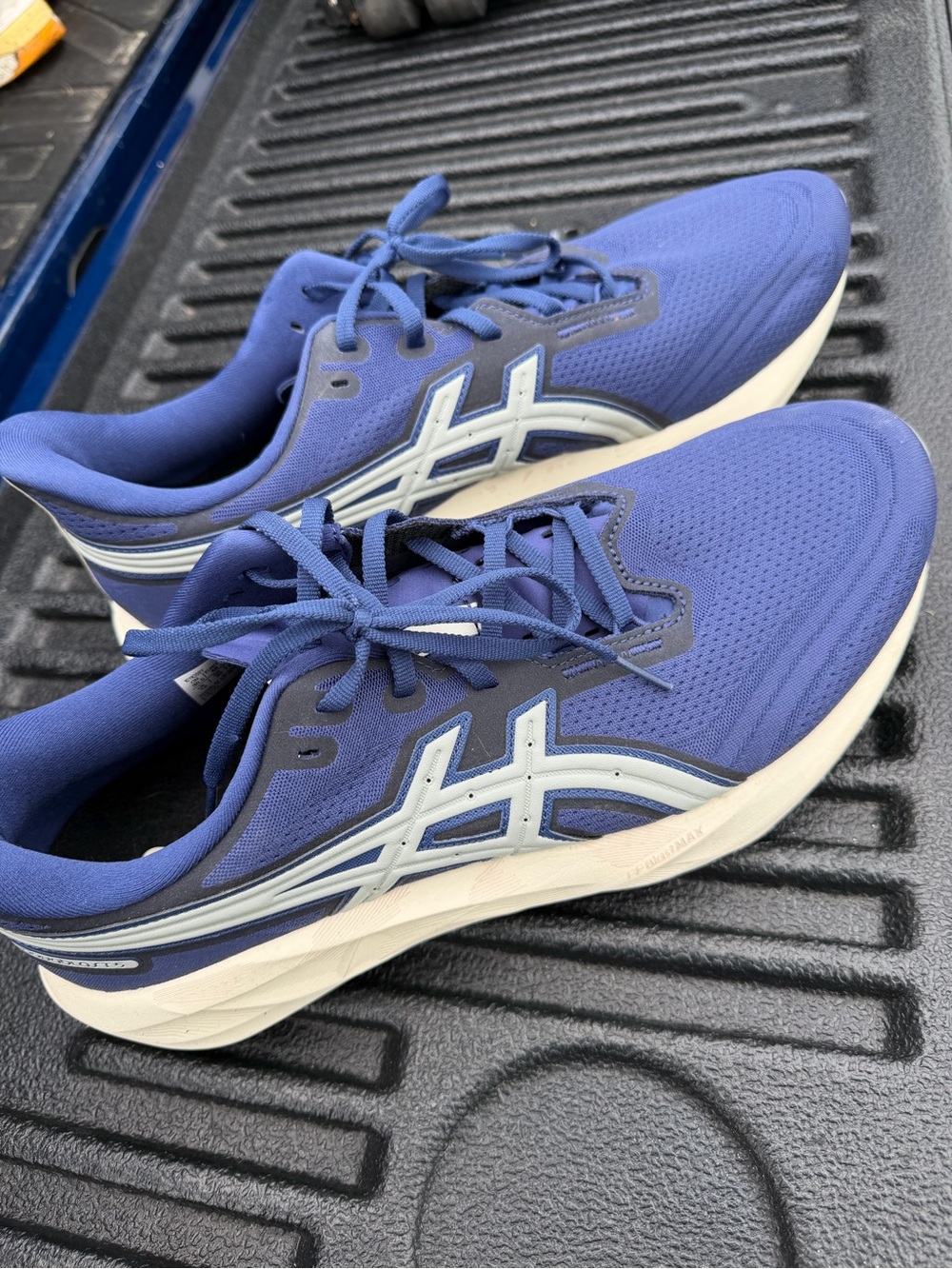 ASICS menβs 13 running shoe